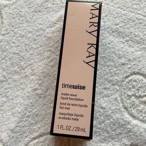 MaryKay Matte-Wear Liquid Foundation Ivory 4